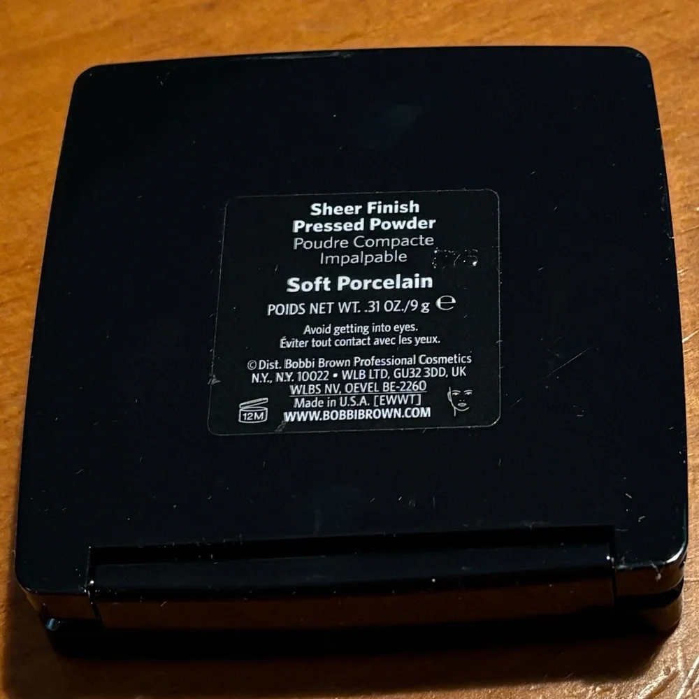 Bobbi Brown Sheer Finish Pressed Powder Soft Porcelain